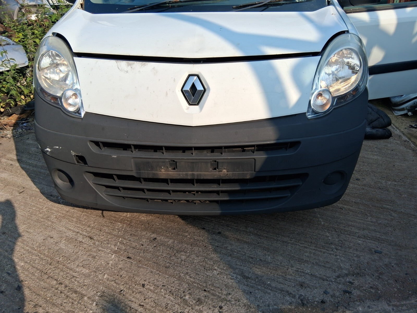 RENAULT KANGOO MK2 2010 FRONT BUMPER GRILL GREY PLASTIC