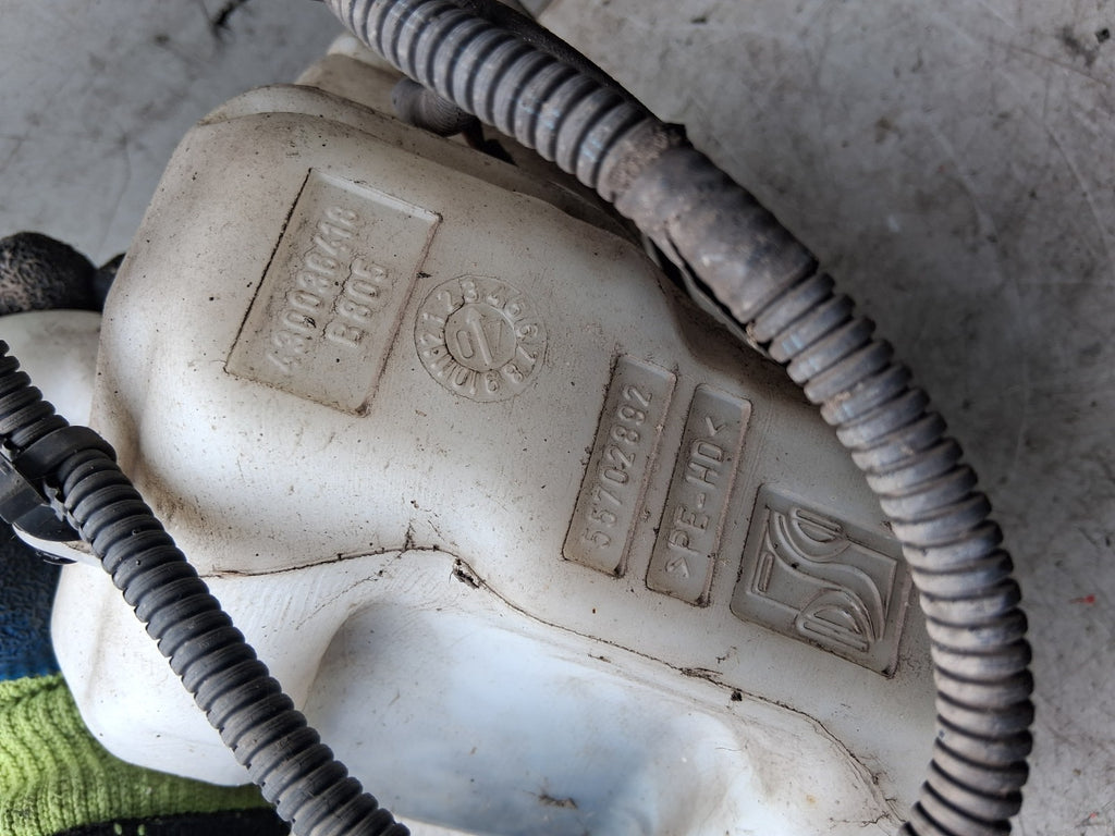 2007 FIAT GRANDE PUNTO FRONT WINDSCREEN WASHER BOTTLE RESERVOIR 55702892