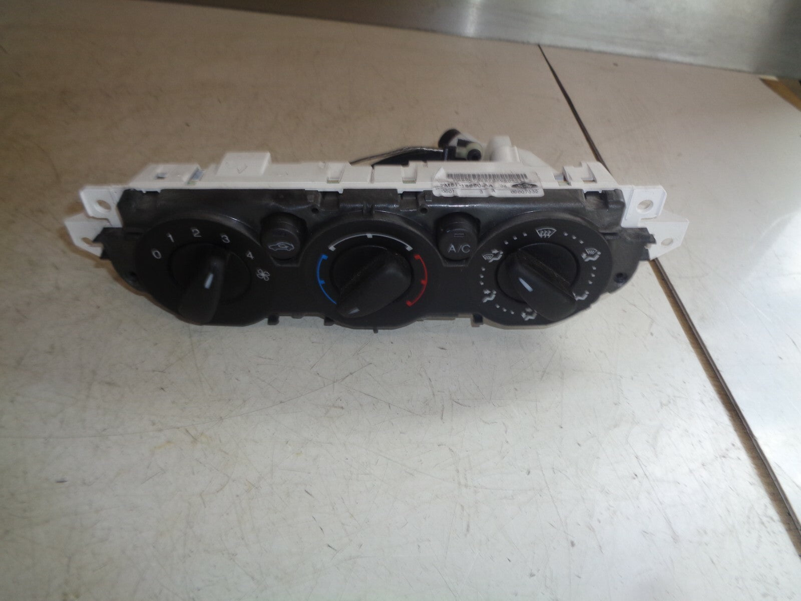 FORD FOCUS MK2 PREFACELIFT 2007 HEATER CLIMATE CONTROL SWITCH PANEL 7M5T19980AA
