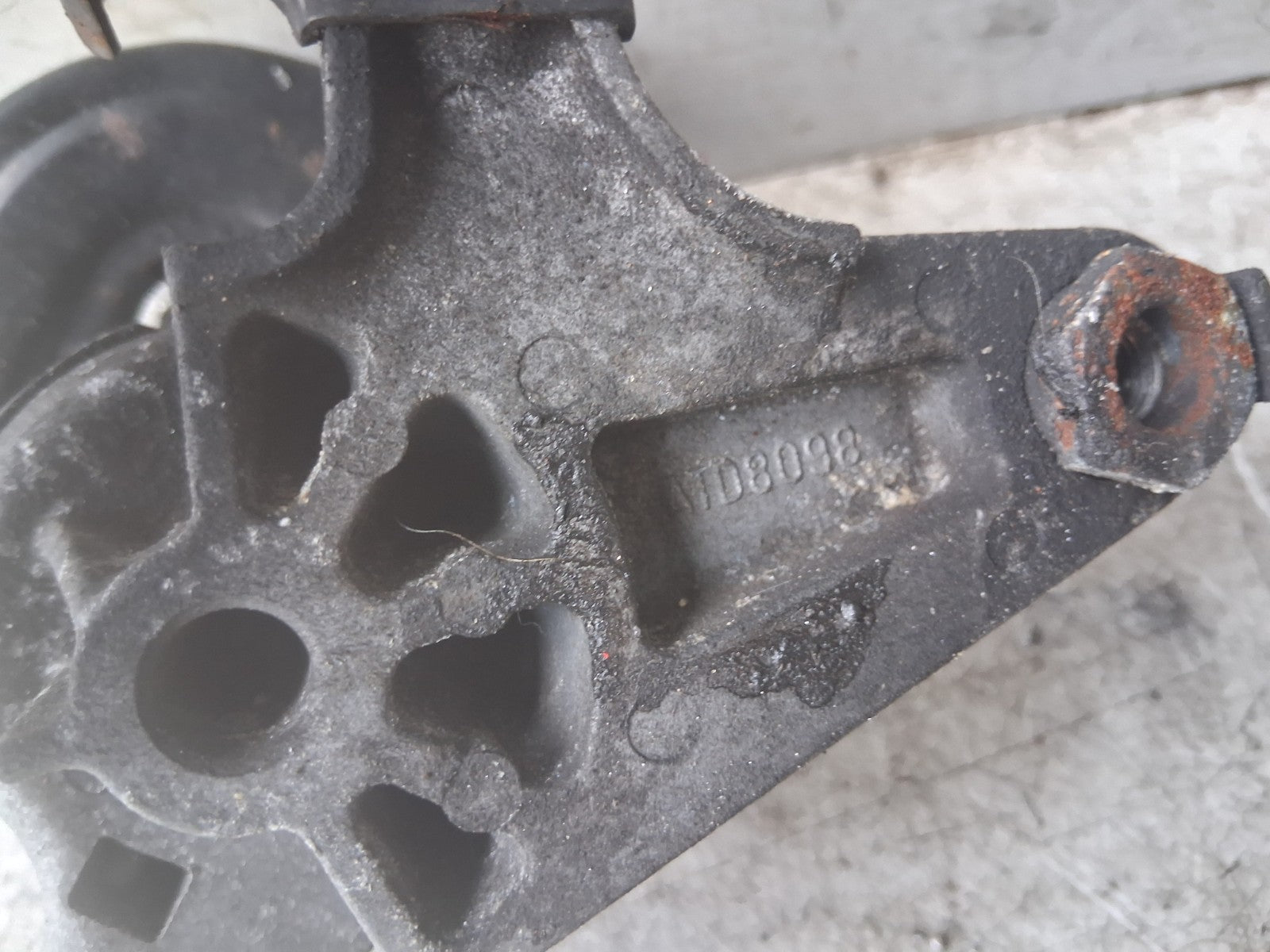 2011 TOYOTA ESTIMA MK3 2.4 PETROL HYBRID NS PASSENGER SIDE ENGINE MOUNT