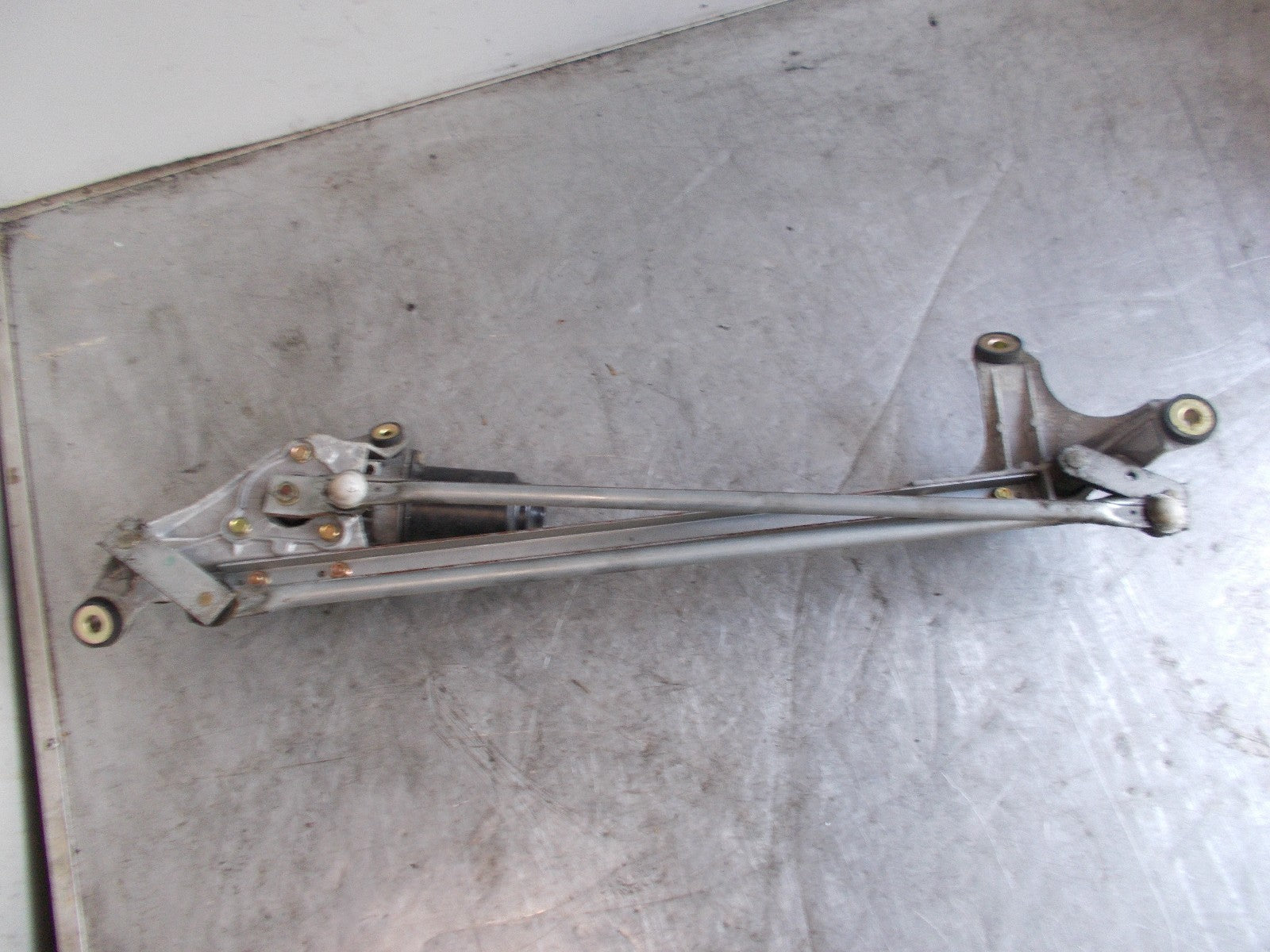 HONDA CRV MK1 2001 FRONT WINDSCREEN WIPER MOTOR LINKAGE MECHANISM