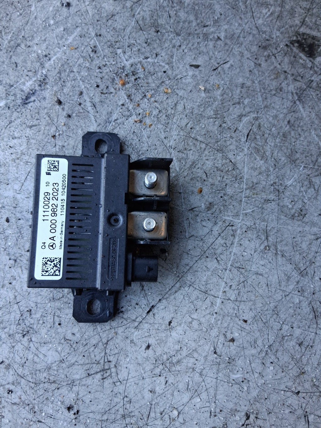 MERCEDES C CLASS BATTERY RELAY MODULE A0009822023