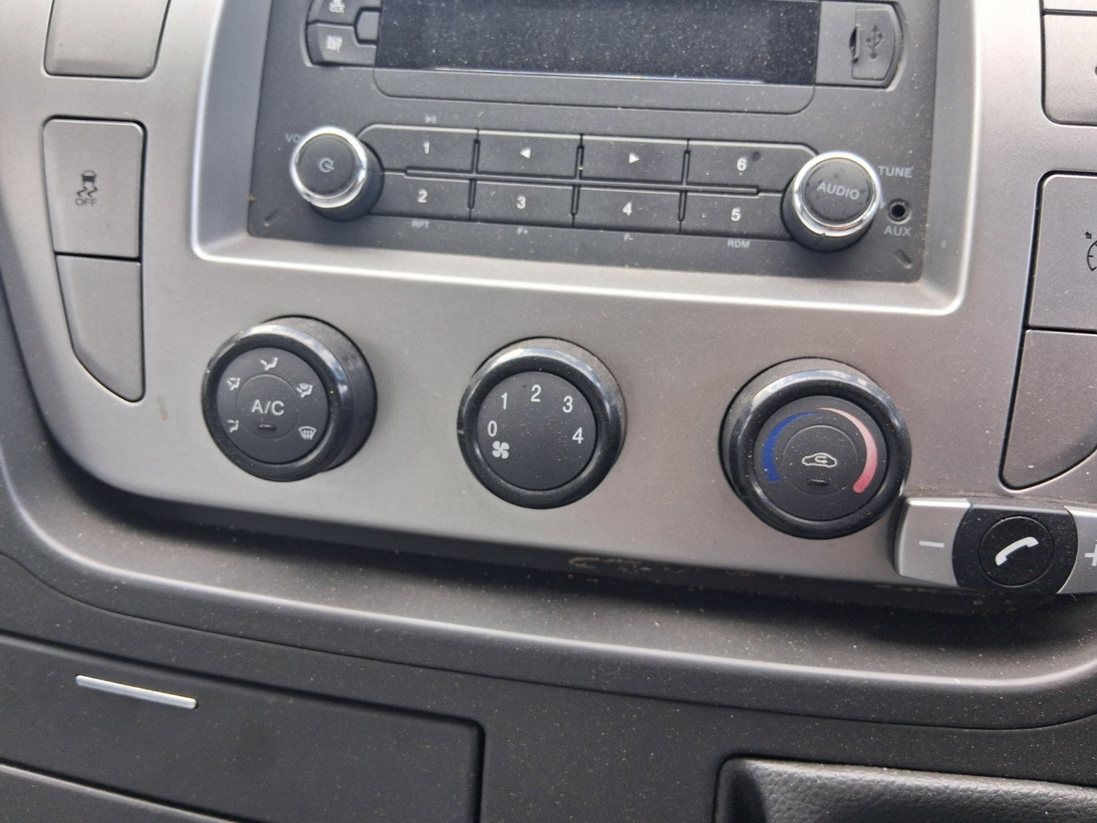 2020 SAIC LDV V80 RADIO STEREO MULTIMEDIA CD HEAD UNIT