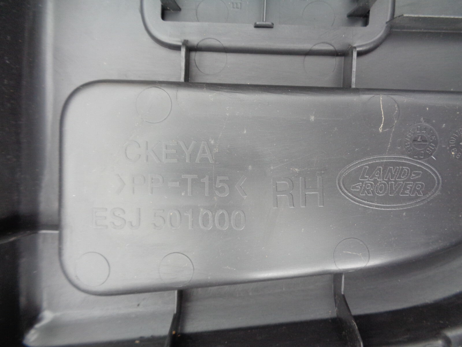 LAND ROVER DISCOVERY 3 2005 DRIVER SIDE REAR BOOT STORAGE COMPARTMENT ESJ501000