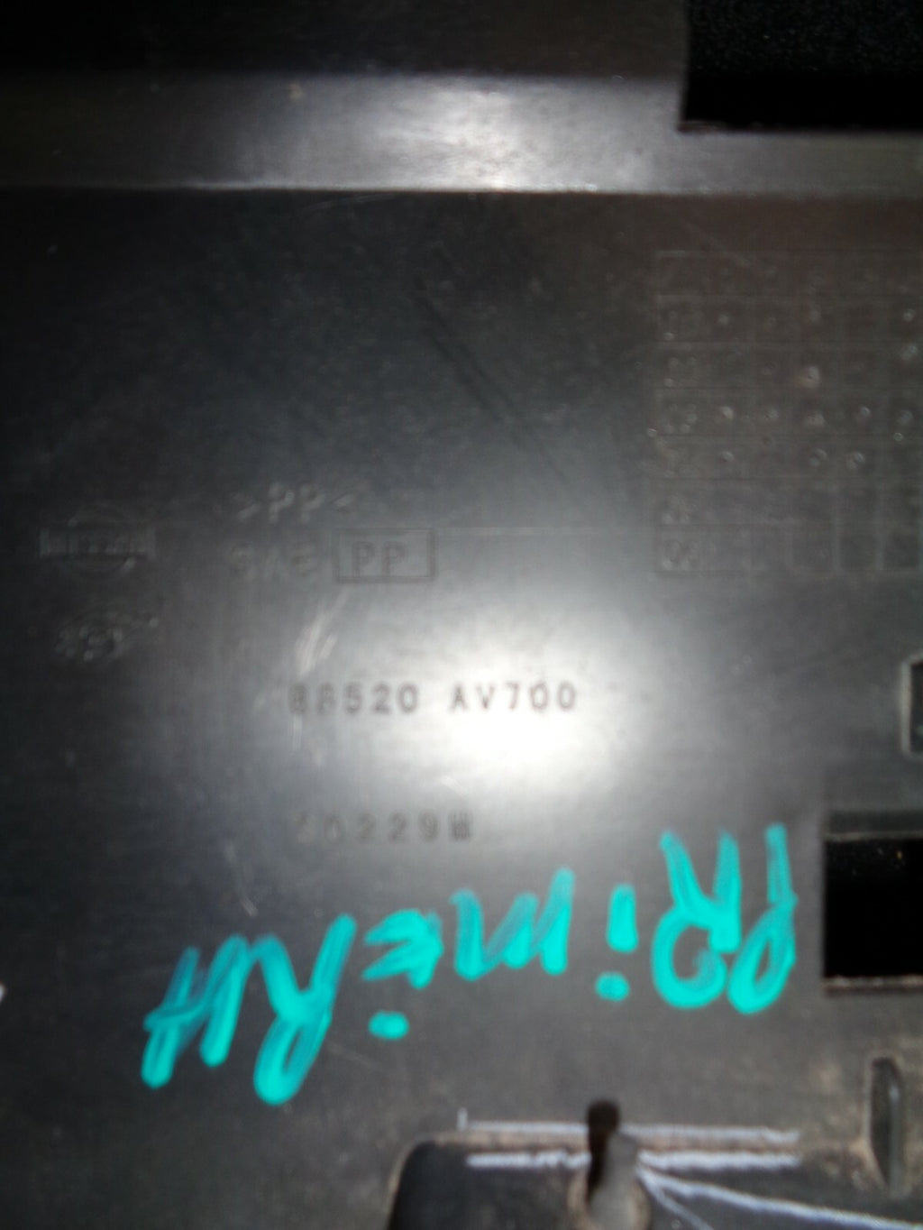 NISSAN PRIMERA 2004 GLOVE BOX STORAGE COMPARTMENT 68520AV700
