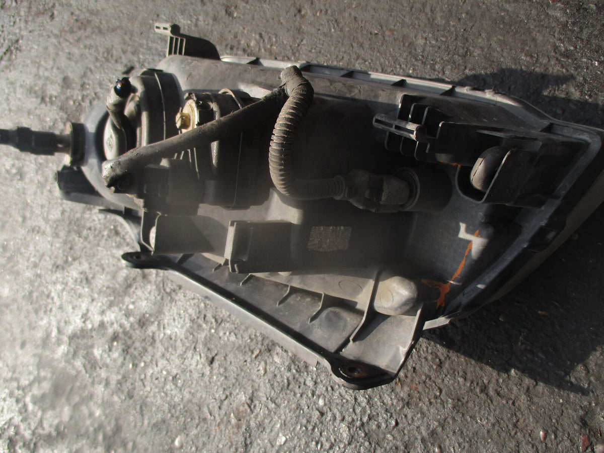 2007 HYUANDAI MATRIX FRONT DRIVER SIDE HEADLIGHT