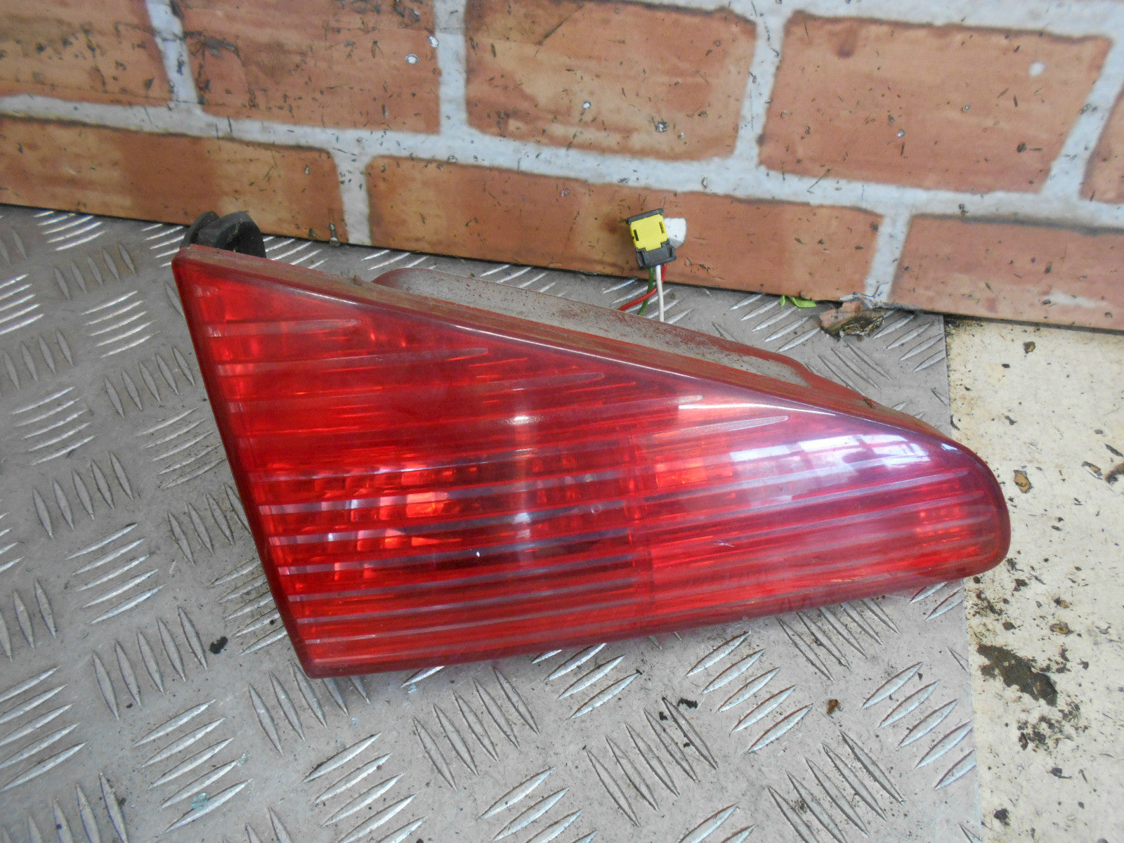 PEUGEOT 607 2004 NSR PASSENGER SIDE REAR INNER TAIL LIGHT