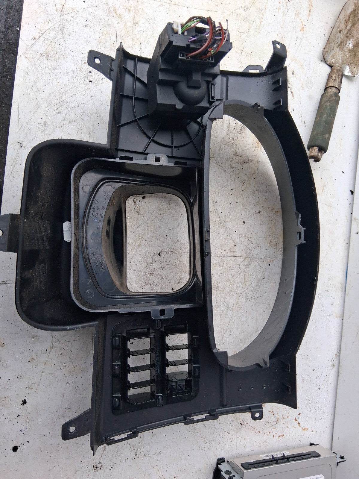 2016 MERCEDES SPRINTER W906 SPEEDO CLUSTER IGNITION KEY SURROUND TRIM A906688000