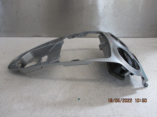 2011 CORSA D CENTRE CONSOLE WITH AIR VENTS AND HAZARD SWITCH 13295009