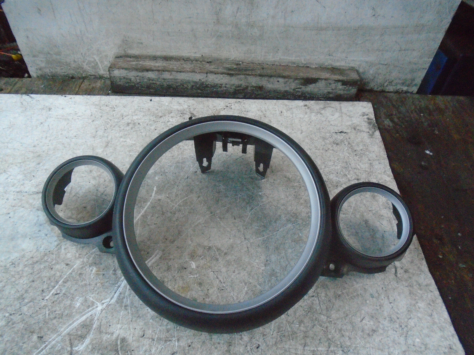 MINI COOPER 2010 R56 DASHBOARD SPEEDO CLUSTER SURROUND TRIM