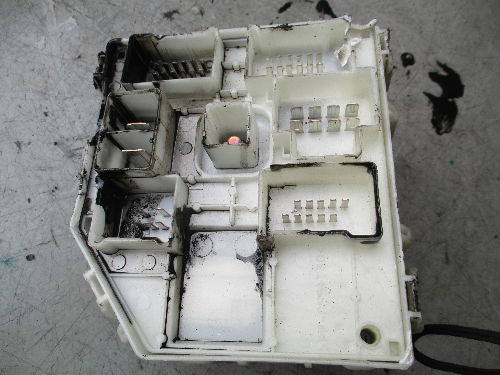 2002 TOYOTA RAV4 2.0L DIESEL FUSE BOX PP-GF5+T30