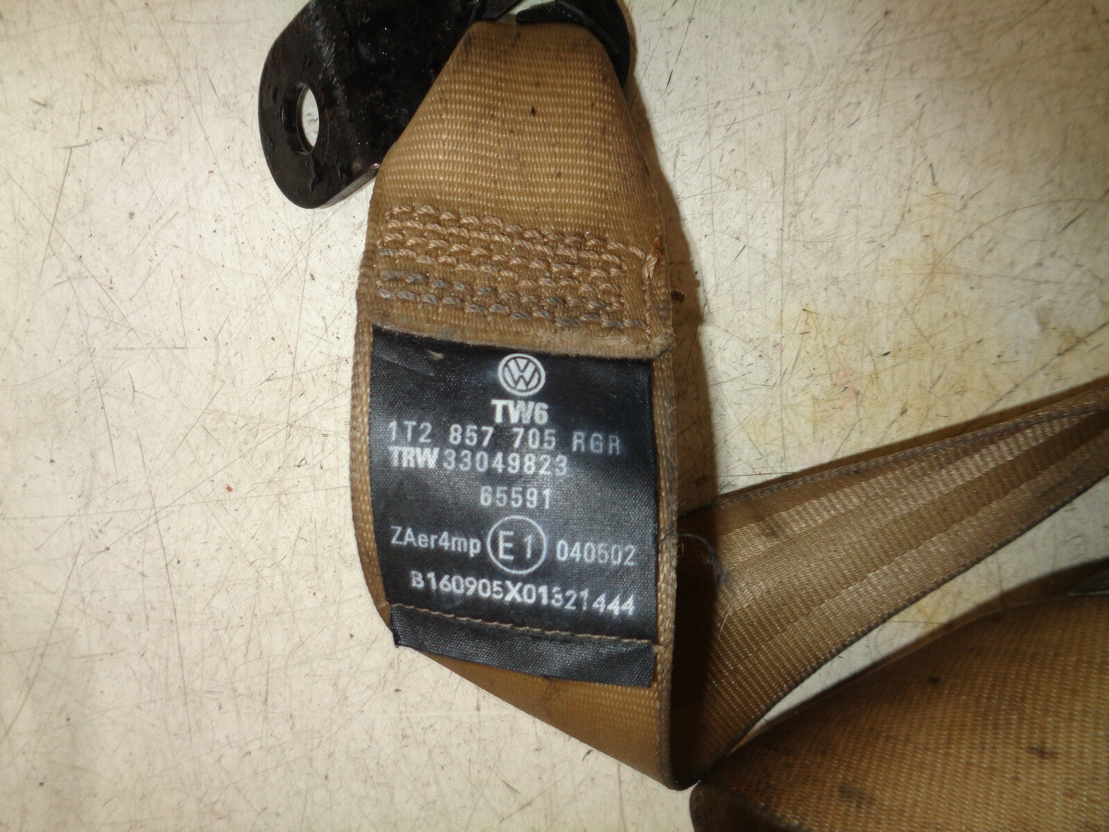 VW VOLKSWAGEN MK1 TOURAN NSF PASSENGER SIDE FRONT BEIGE SEAT BELT 1T2857705