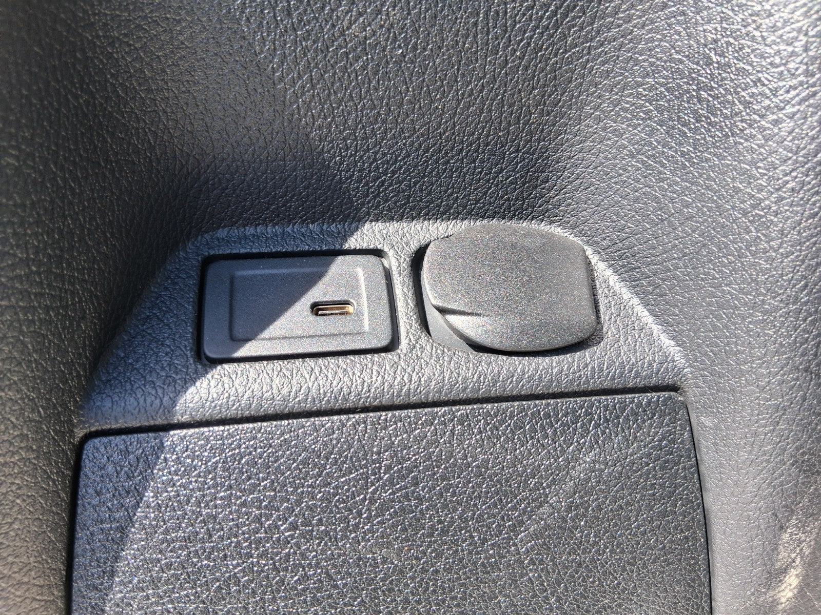2020 MERCEDES BENZ SPRINTER W907 CENTER CONSOLE DASHBOARD TRIM A9106802601