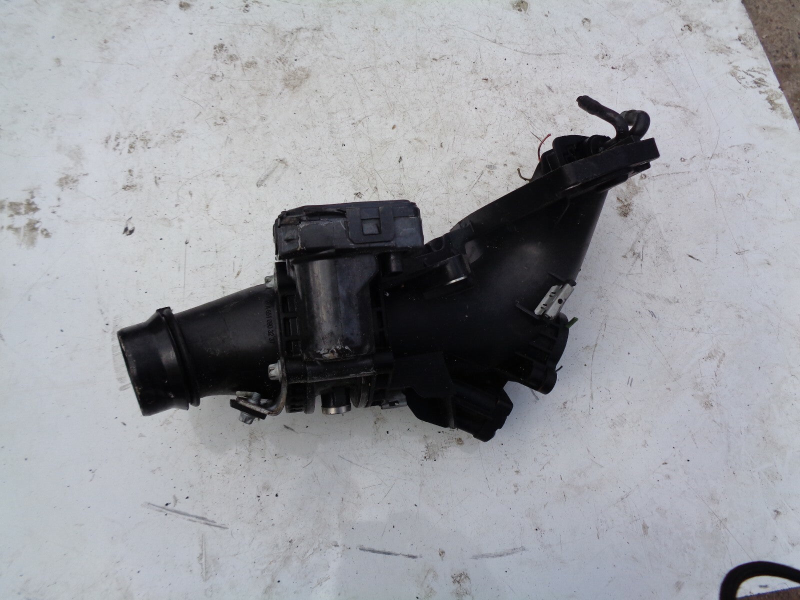 MERCEDES BENZ 2012 THROTTLE BODY AND INTERCOOLER PIPE A6510900470 A0101537428