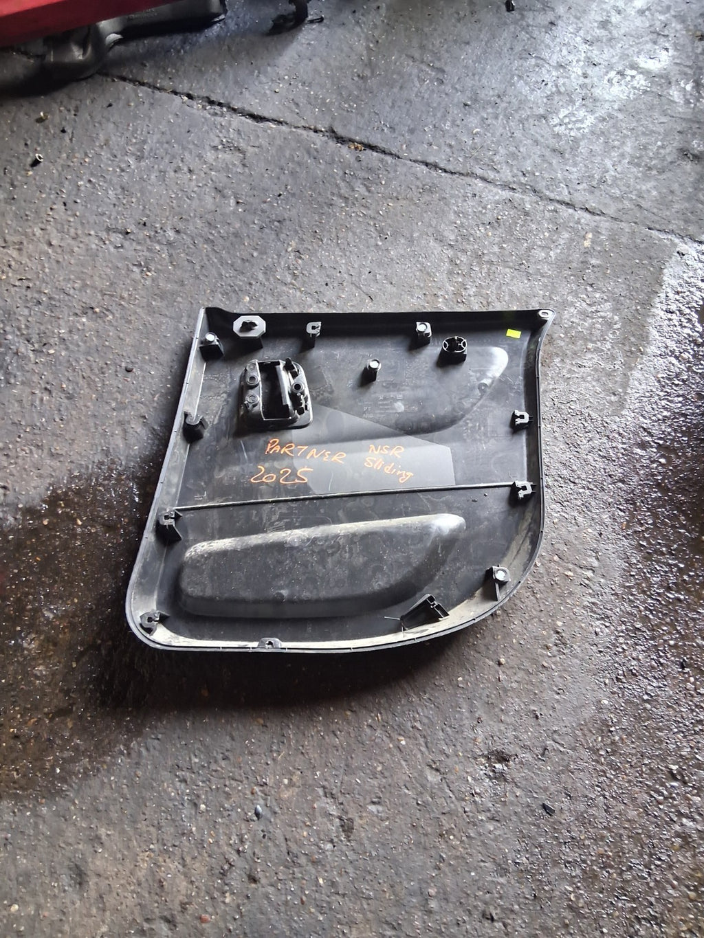 2025 PEUGEOT PARTNER NSR NEAR REAR LEFT SLIDING DOOR TRIM 9818041777