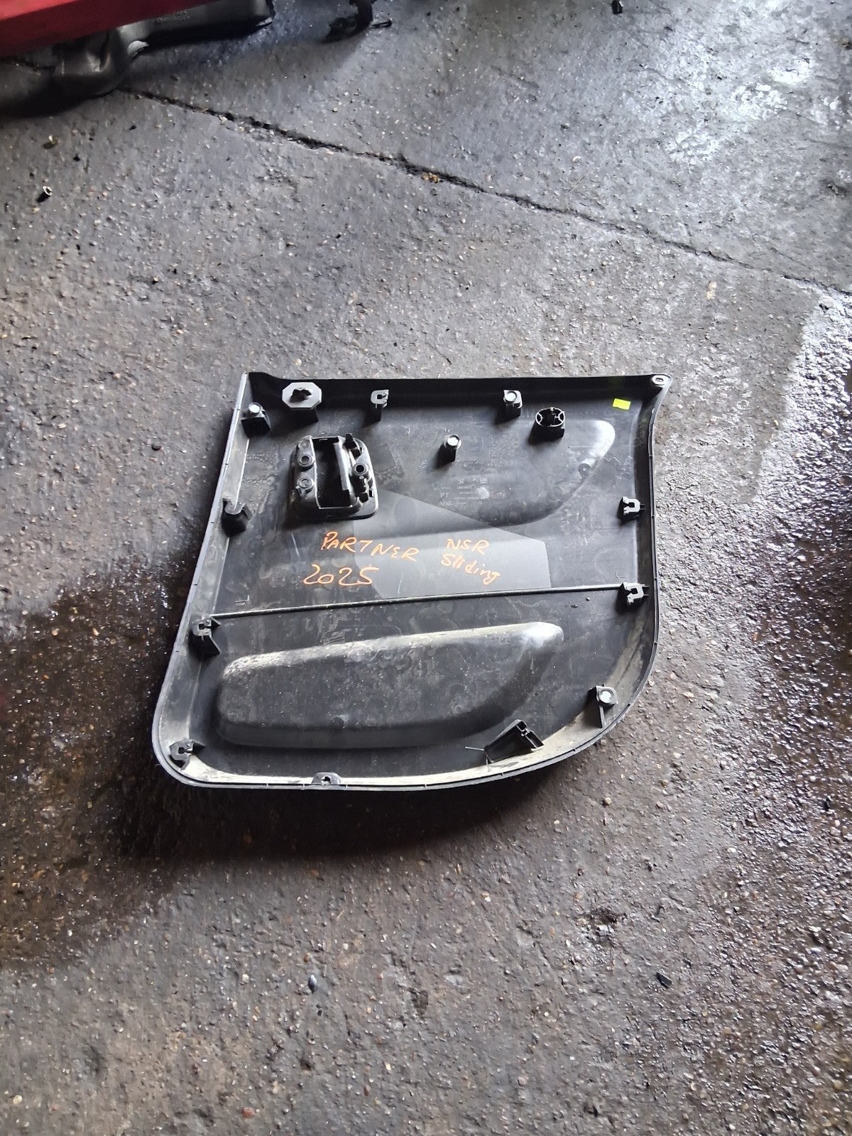 2025 PEUGEOT PARTNER NSR NEAR REAR LEFT SLIDING DOOR TRIM 9818041777