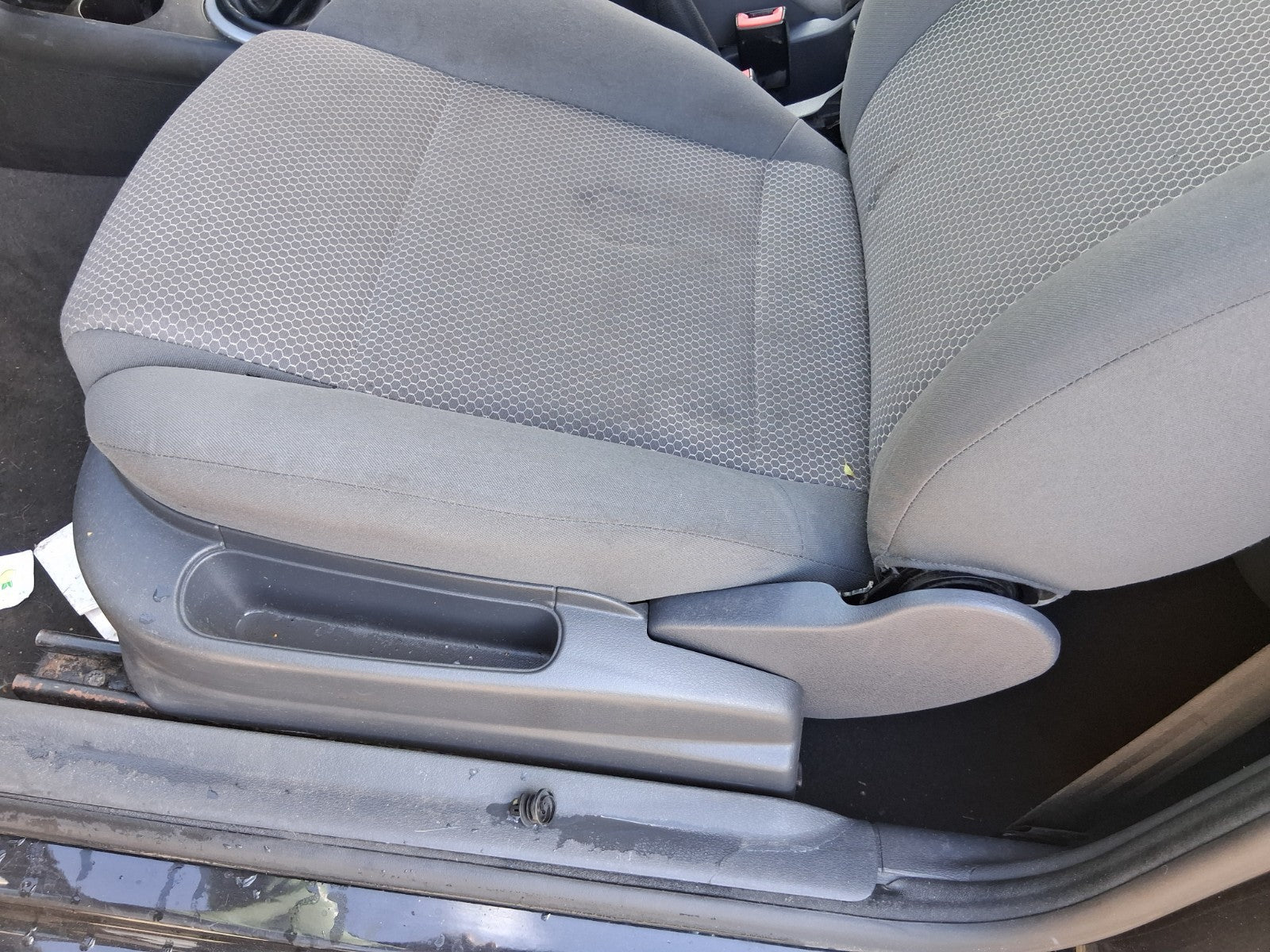 2011 VW VOLKSWAGEN FOX 3 DOOR NSF PASSENGER SIDE FRONT LEFT COMPLETE SEAT FABRIC