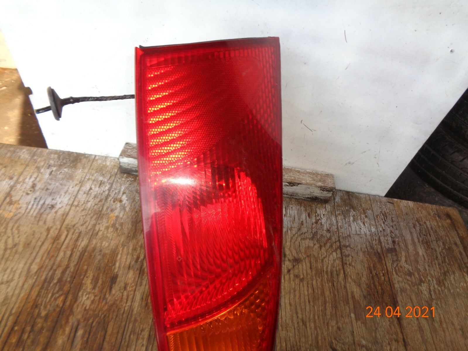 FORD FOCUS MK1 2000 OSR DRIVER SIDE REAR BRAKE TAIL LIGHT CLUSTER