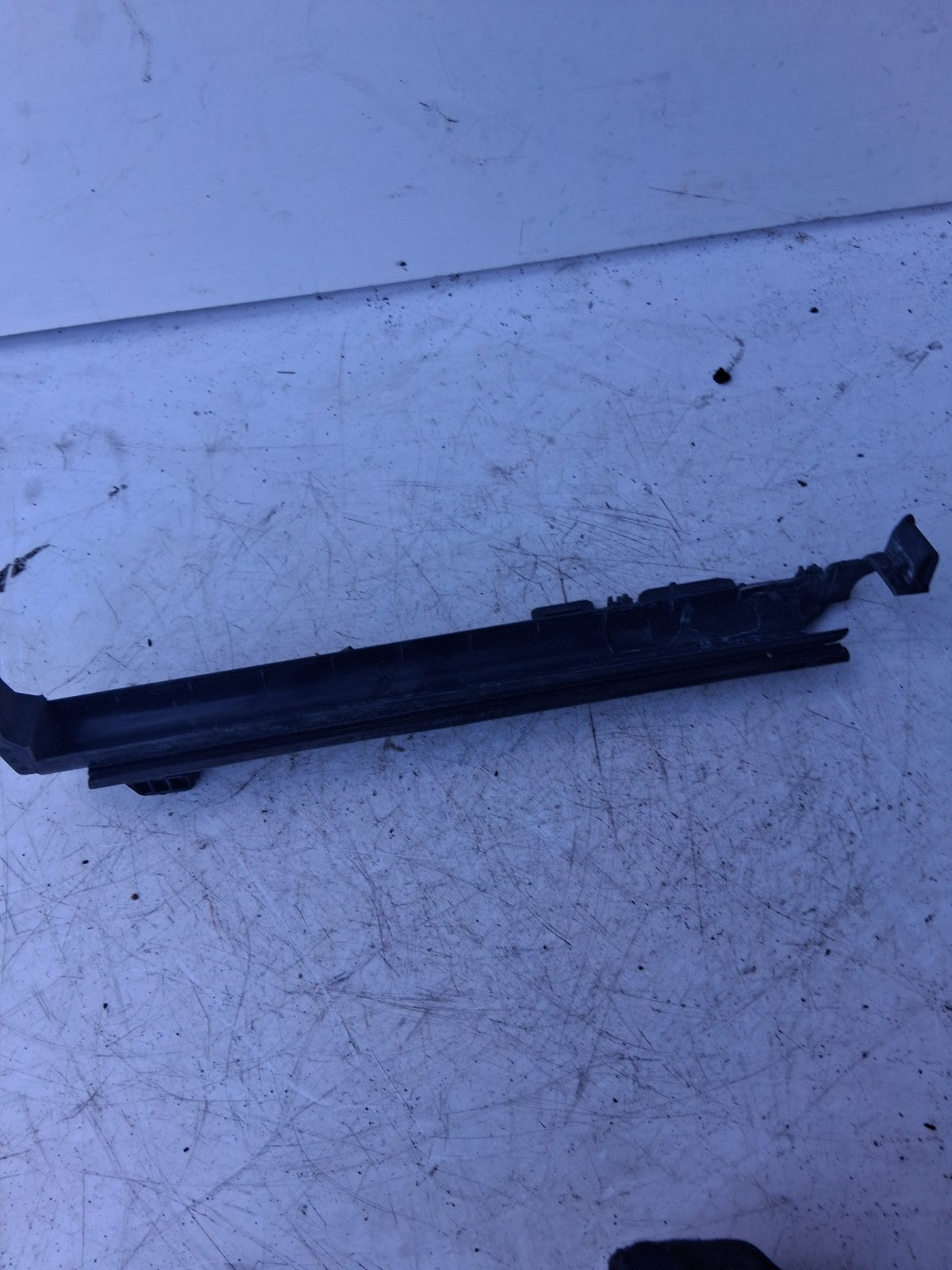 MERCEDES E CLASS W212 2011 INTERCOOLER RADIATOR MOUNT GUIDE DUCT TRIM G30047790