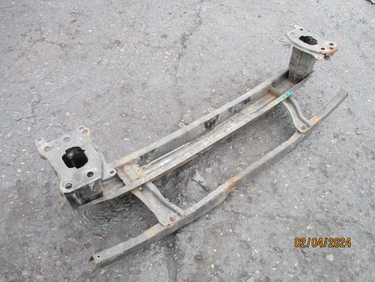 VW VOLKSWAGEN PASSAT B6 2008 FRONT BUMPER CRASH BAR