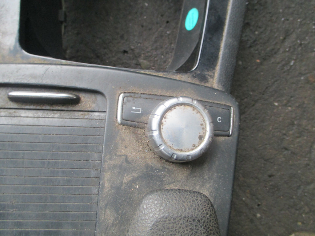 MERCEDES-BENZ C-CLASS 2012 W204 CENTRE CONSOLE WITH ARM REST A2046800150