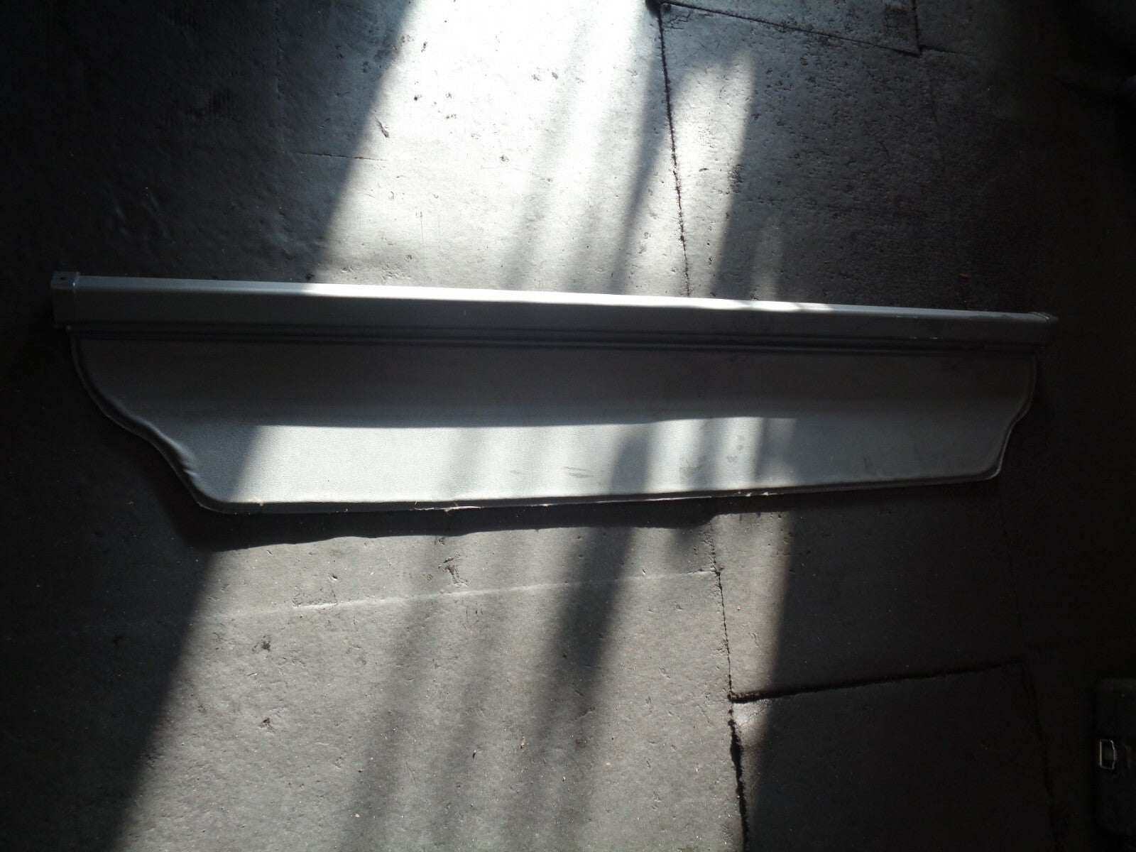 KIA SPORTAGE MK1 2001 PULED PARCEL SHELF BOOT LOAD COVER