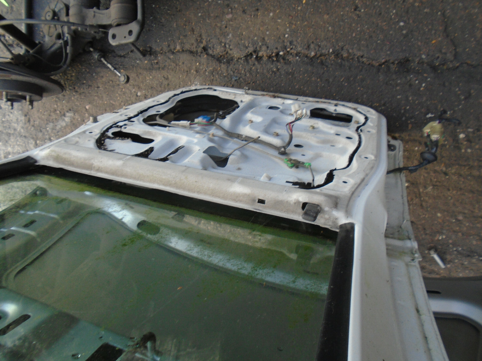 FORD RANGER 2002 OSR DRIVER SIDE REAR COMPLETE DOOR WHITE