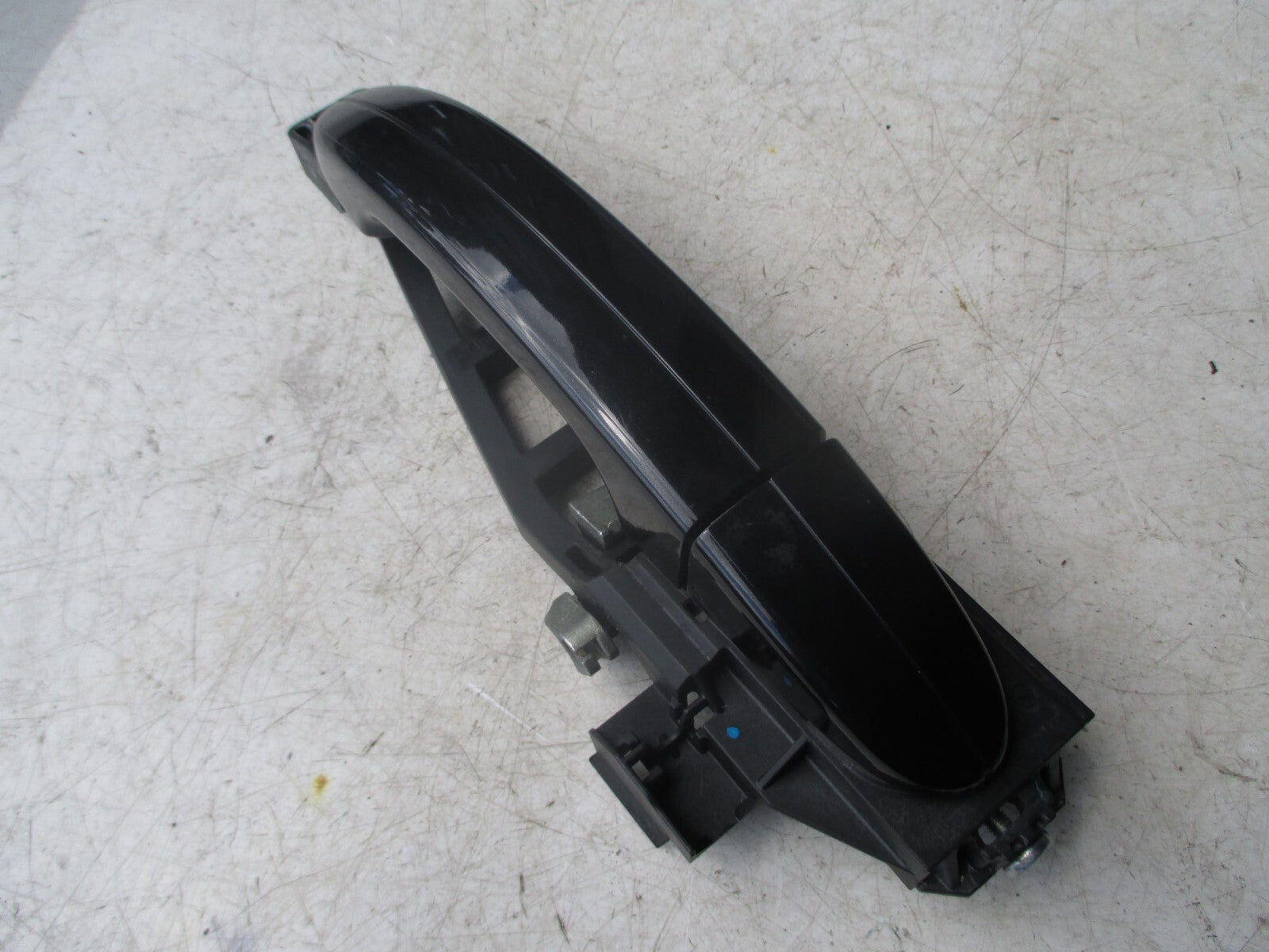FORD MONDEO MK4 2010 NSF PASSENGER SIDE FRONT EXTERIOR DOOR HANDLE BRACKET BLACK