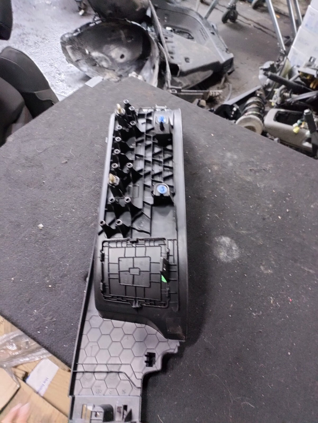 VAUXHALL VIVARO MK3 2021 NS PASSENGER SIDE STEP COVER 98121117ZD