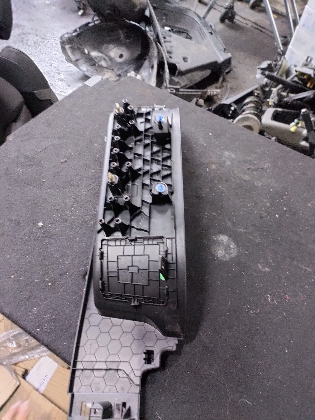 VAUXHALL VIVARO MK3 2021 NS PASSENGER SIDE STEP COVER 98121117ZD