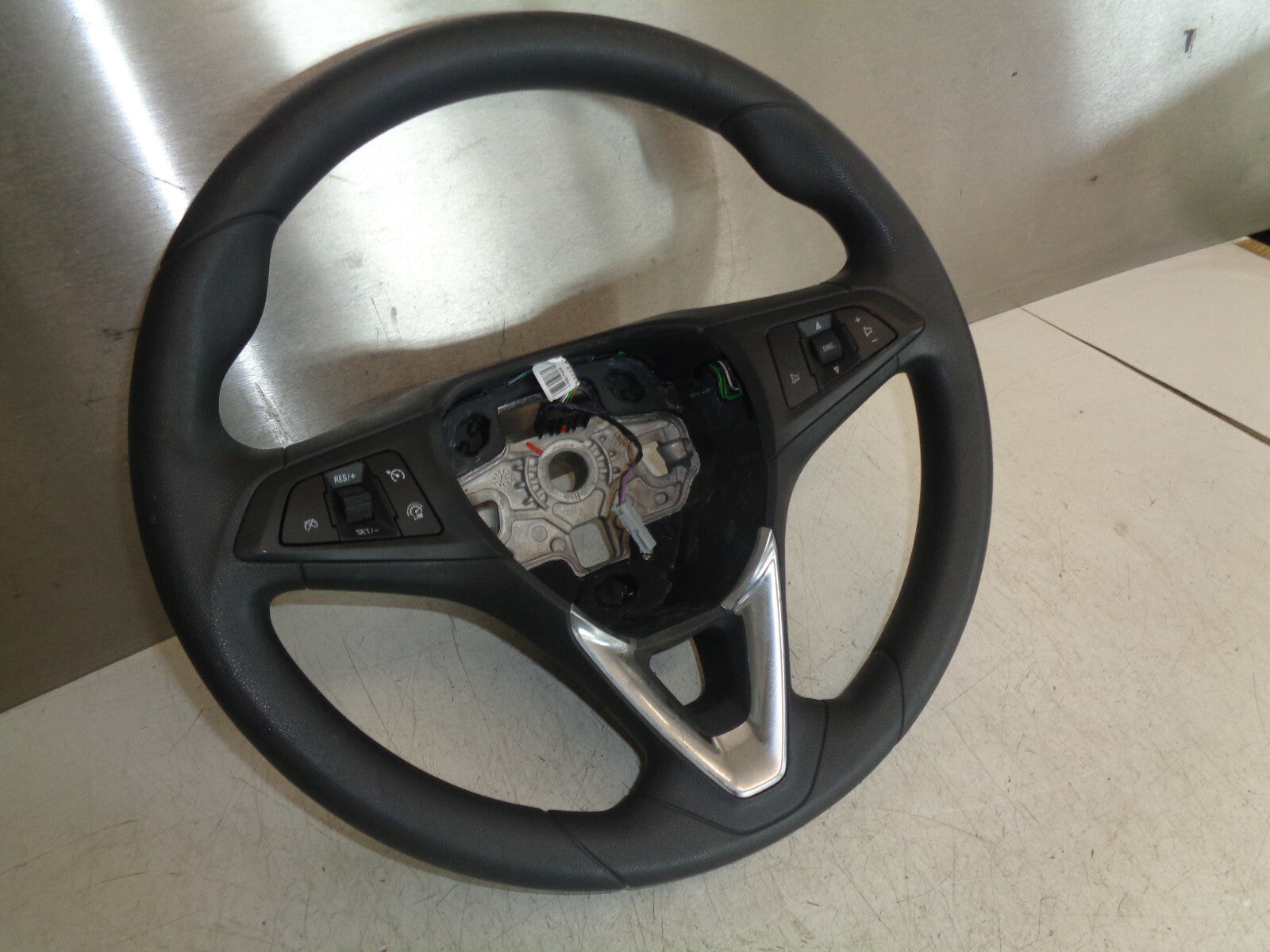 VAUXHALL VIVA 2017 3 SPOKE MULTI FUNCTION STEERING WHEEL 94525829