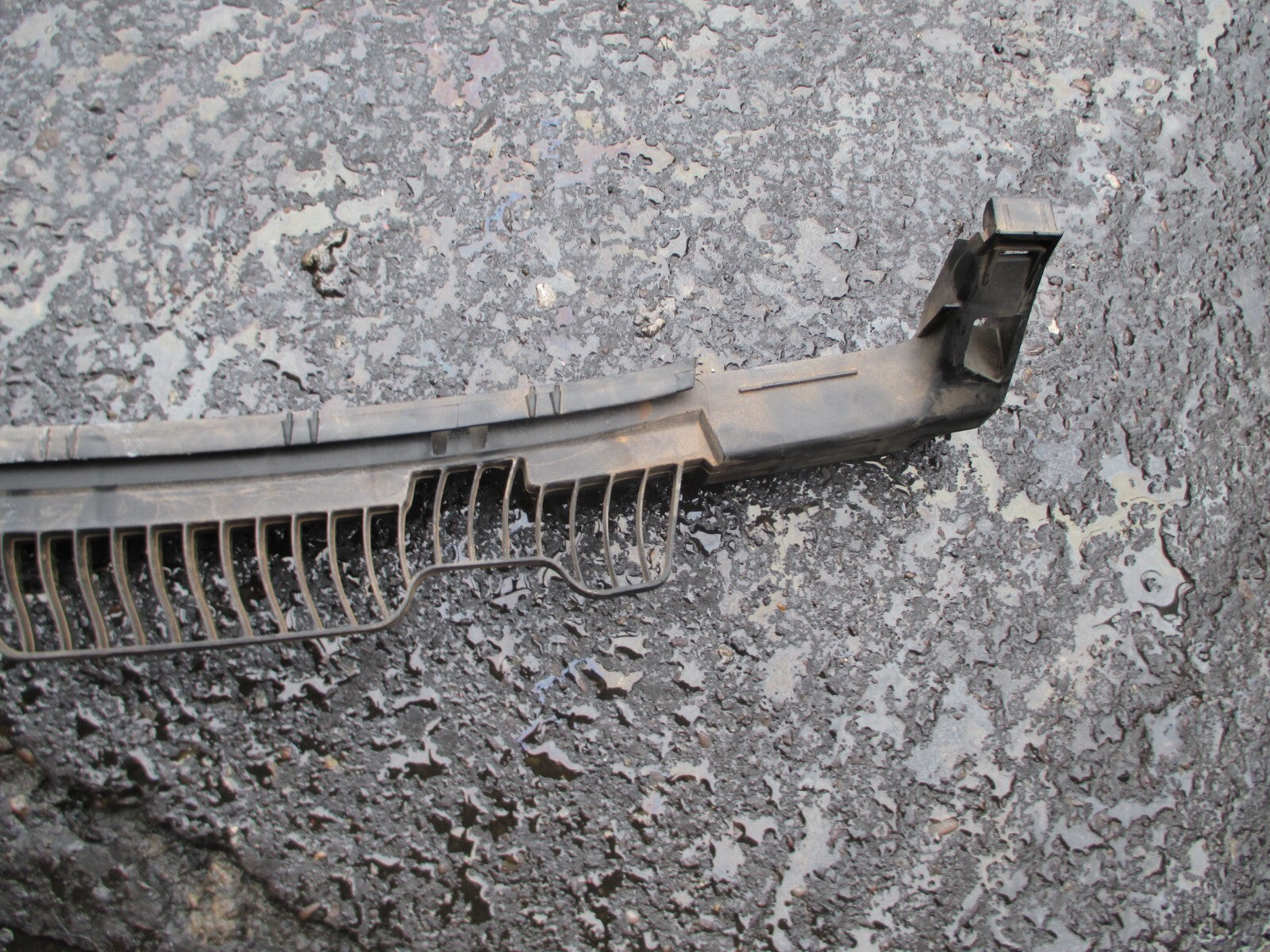 VW VOLKSWAGEN GOLF MK7 2018 REAR BUMPER PALSTIC TRIM MOUNTING BRACKET 5G6807863