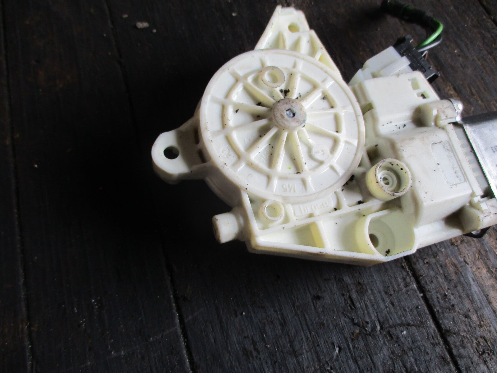MERCEDES-BENZ C CLASS W204 2014 LEFT FRONT MOTOR REGULATOR A2048200142