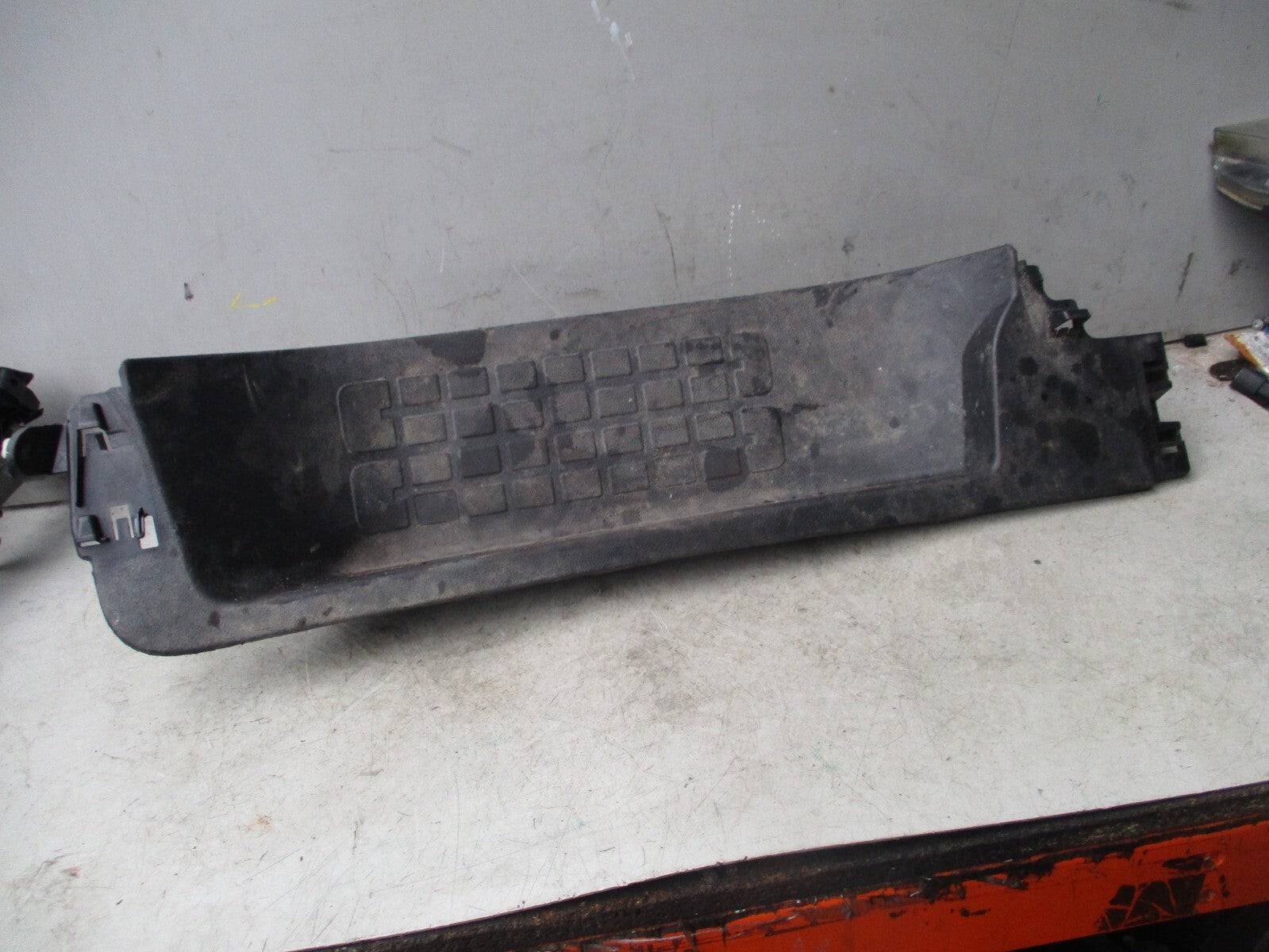 VAUXHALL VIVARO MK3 2021 OS DRIVER SIDE FRONT DOOR STEP TRIM COVER 98091632ZD