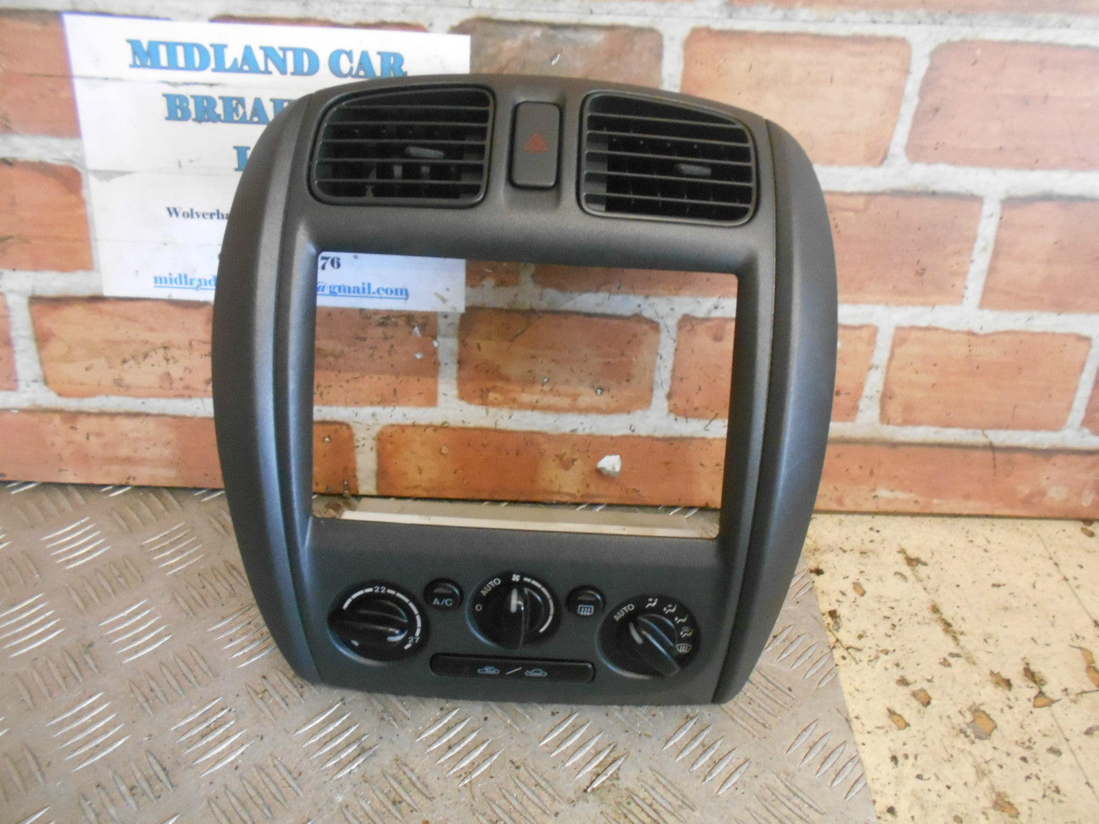 MAZDA 323 2003 A/C AIR CON HEATER CONTROL UNIT PANEL TRIM SURROUND BLACK