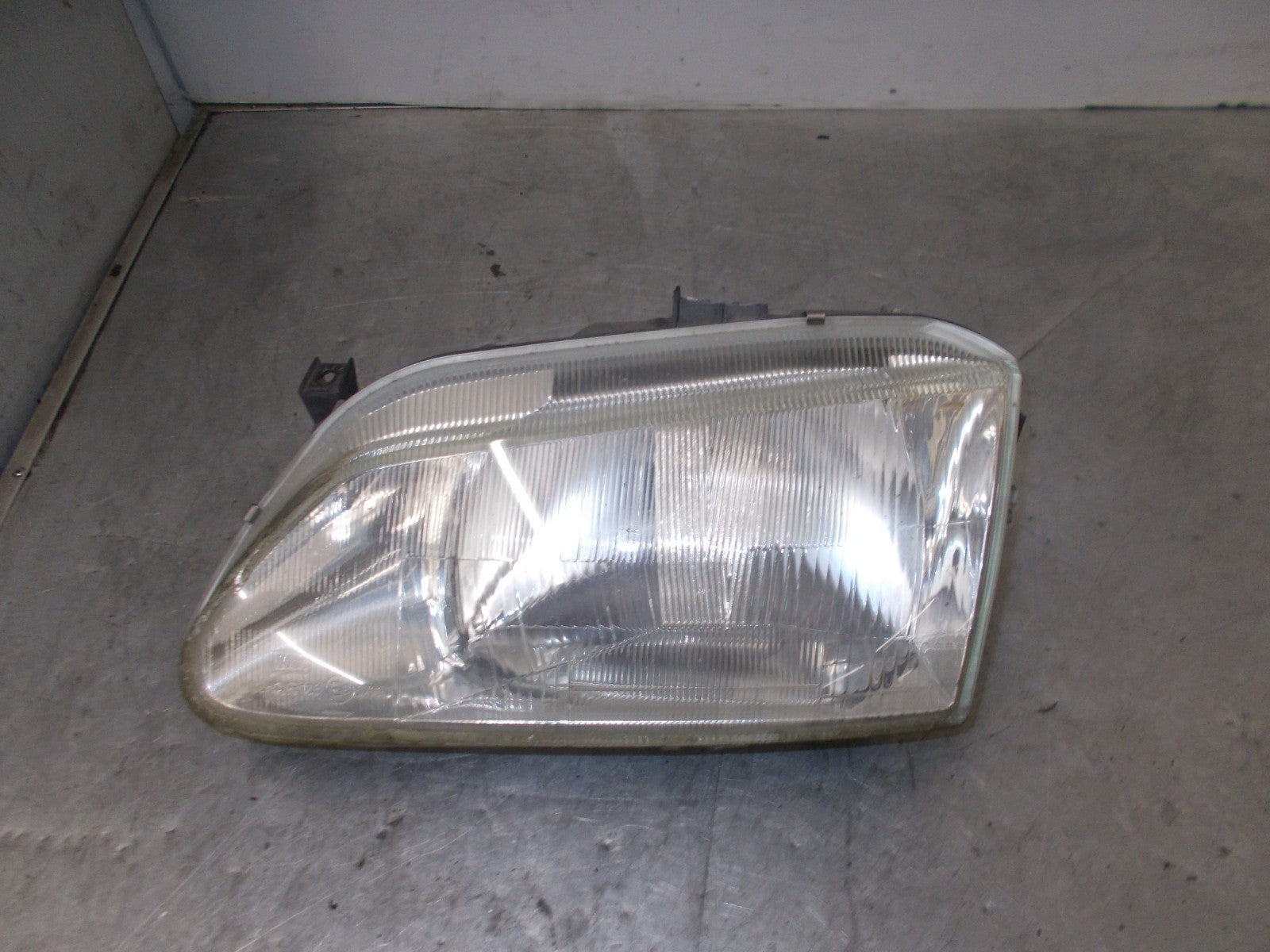 RENAULT MEGANE SCENIC 1999-2003 MK1 NS PASSENGER SIDE HEADLIGHT