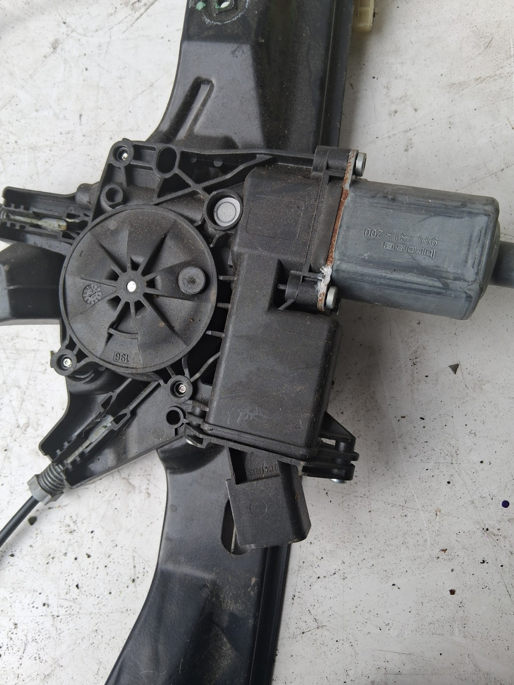 2015 VAUXHALL ADAM NSF NEAR LEFT PASSENGER SIDE FRONT WINDOW REGULATOR 966431200
