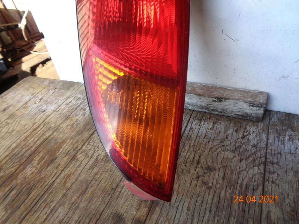 FORD FOCUS MK1 2000 NSR PASSENGER SIDE REAR BRAKE TAIL LIGHT CLUSTER