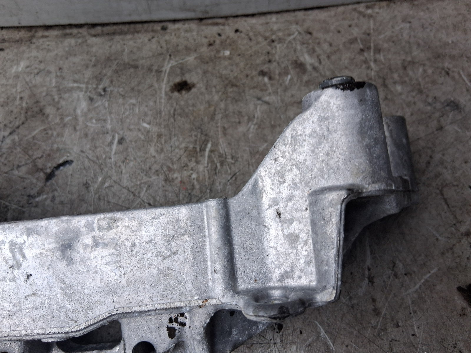 2023 CITROEN C4 MK3 1.2 PETROL ENGINE MOUNT BRACKET 9813582980