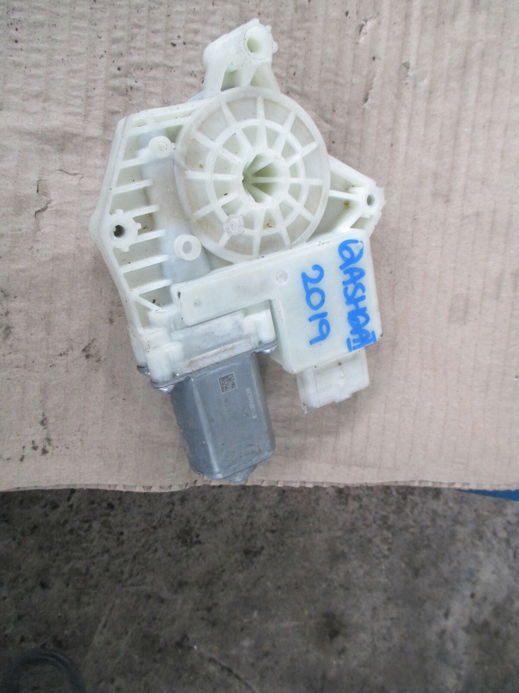 NISSAN QASHQAI MK2 J11 2019 NSF PASSENGER SIDE FRONT DOOR WINDOW MOTOR