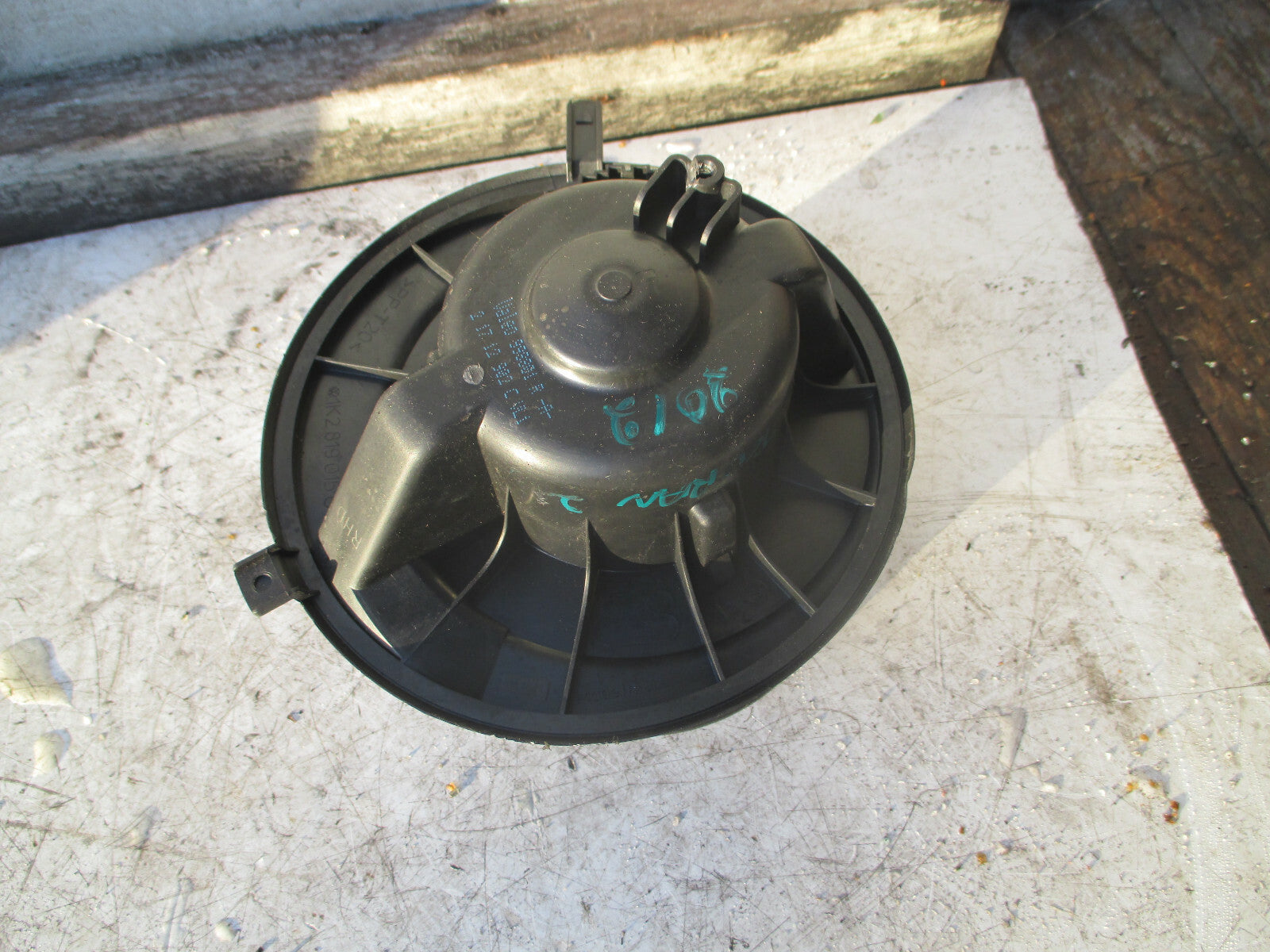 VW VOLKSWAGEN TOURAN 2012 HEATER BLOWER MOTOR FAN UNIT