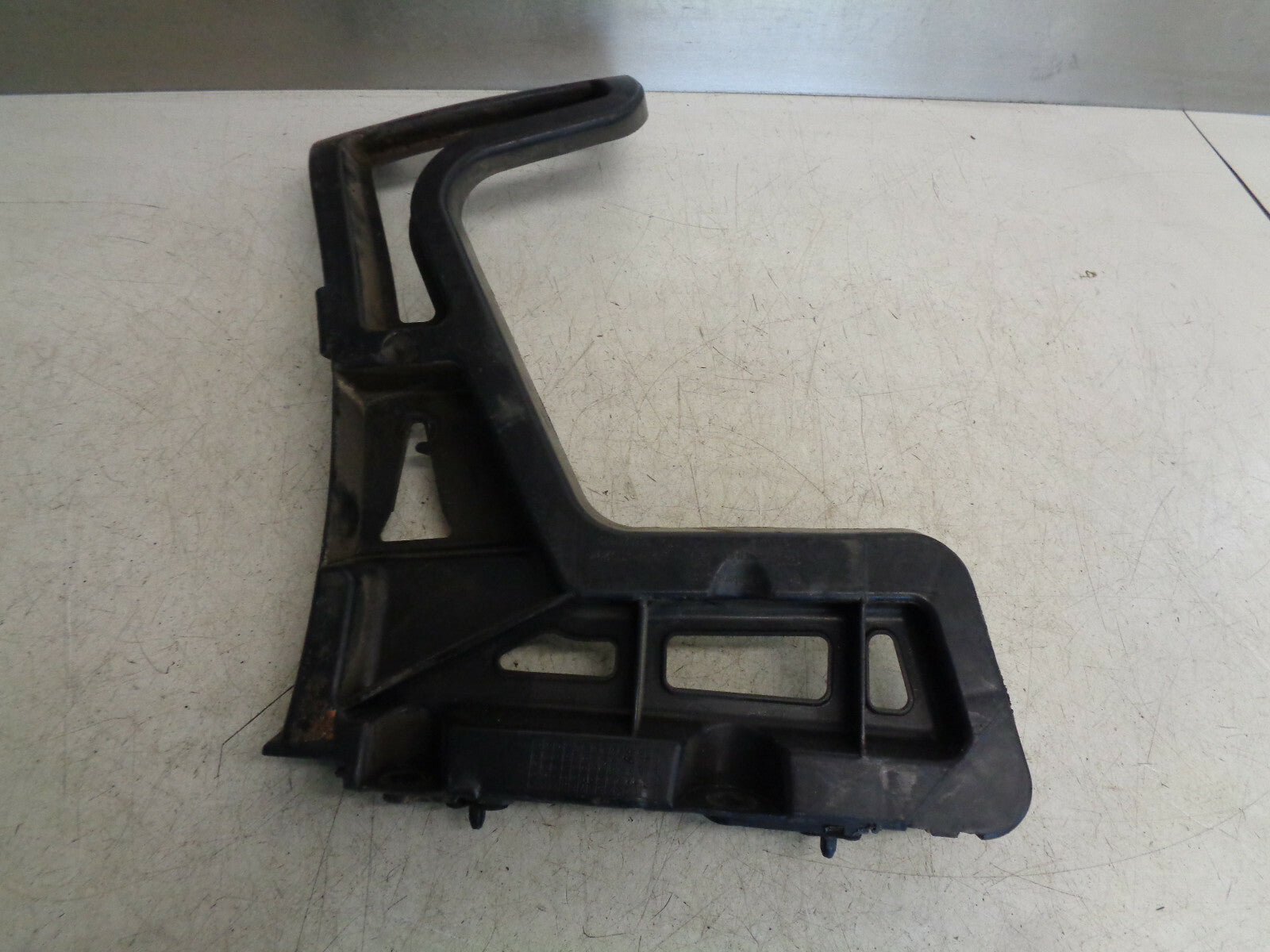 PEUGEOT 5008 MK1 REAR DRIVER SIDE BUMPER MOUNT BRACKET 9686247680