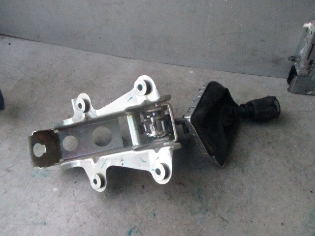 2020 LDV SAIC V80 2.5 DIESEL 6 SPEED GEAR STICK LEVER C00129394