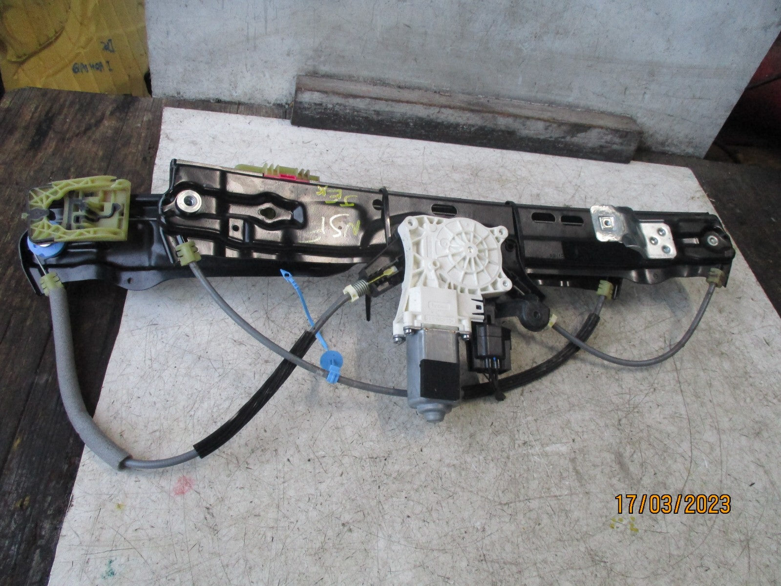 JAGUAR XE 2017 NSF PASSENGER SIDE FRONT WINDOW MOTOR REGULATOR GX7323201AF