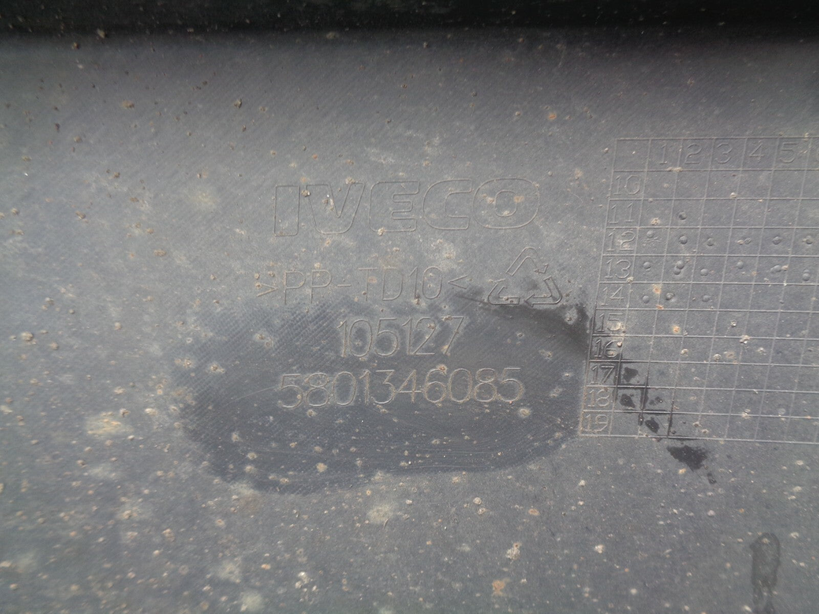 IVECO DAILY VAN MK5 2015 FRONT COMPLETE BUMPER PLASTIC GREY 5801346085
