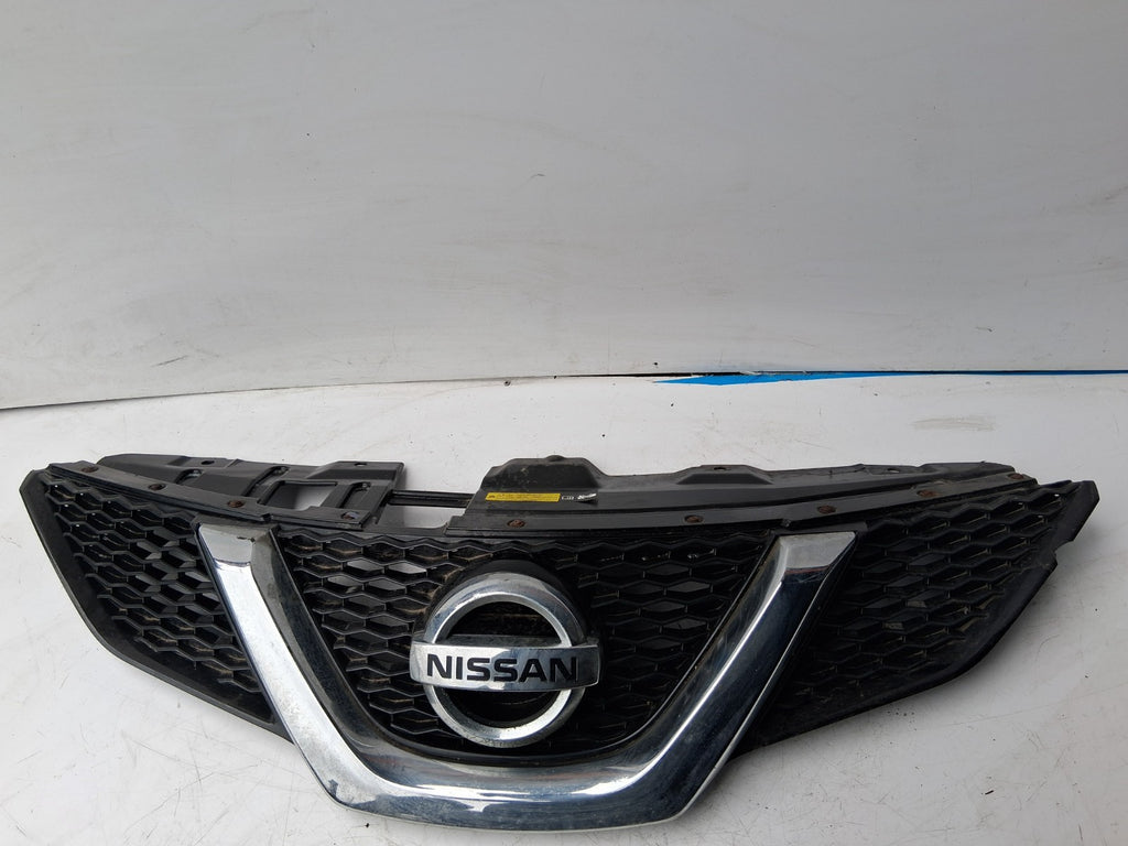 NISSAN QASHQAI J11 MK2 2018 COMPLETE UPPER BUMPER FRONT GRILL BADGE A0855479