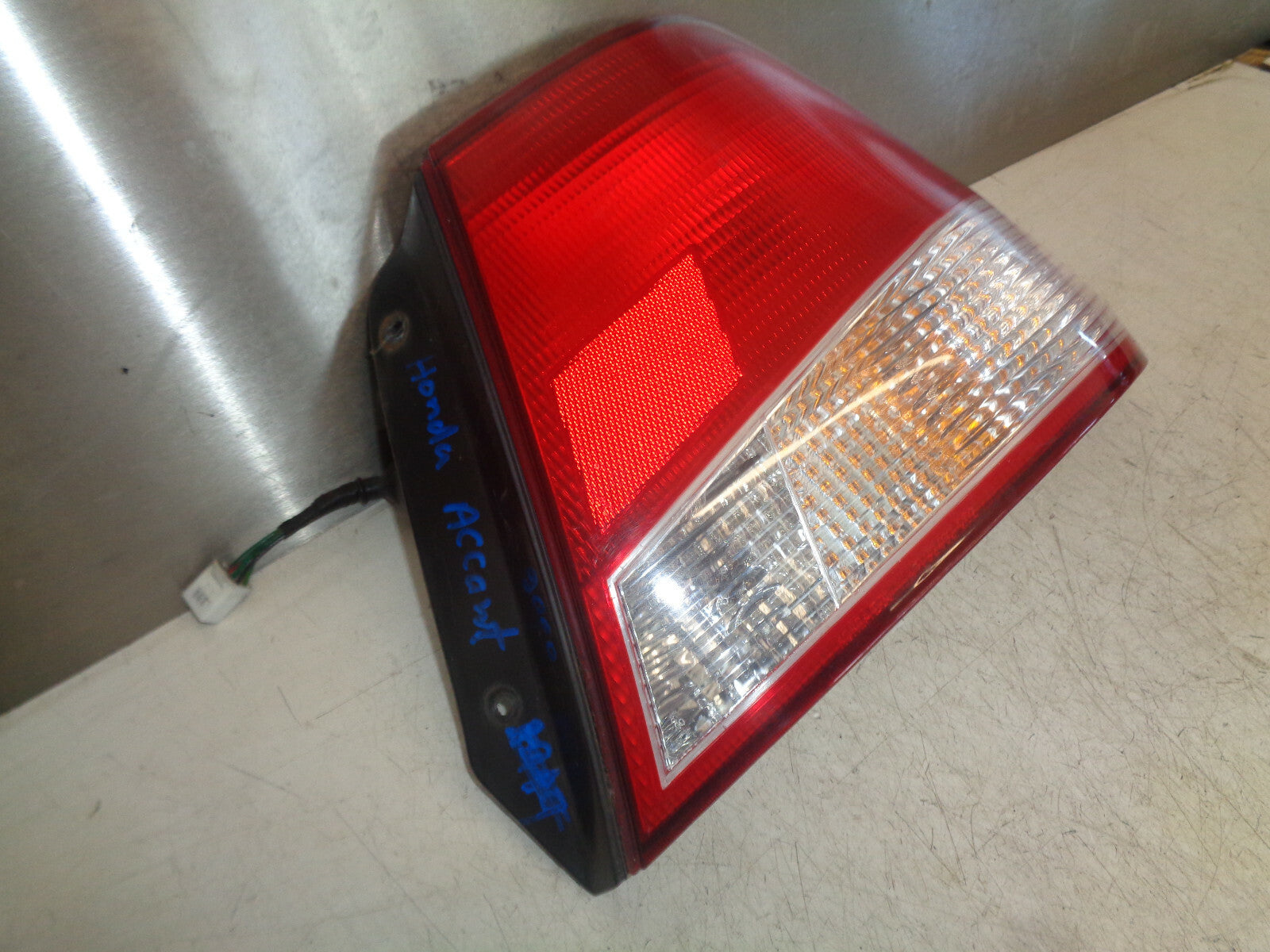 HYUNDAI ACCENT 2000 MK2 OSR DRIVER SIDE REAR BRAKE TAIL LIGHT CLUSTER