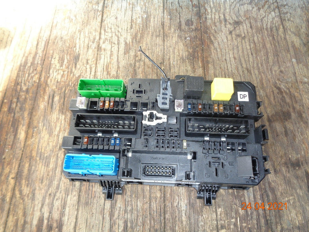 VAUXHALL ASTRA H MK5 2006 REAR BOOT FUSE RELAY BOX FUSEBOX MODULE 13181278 DP