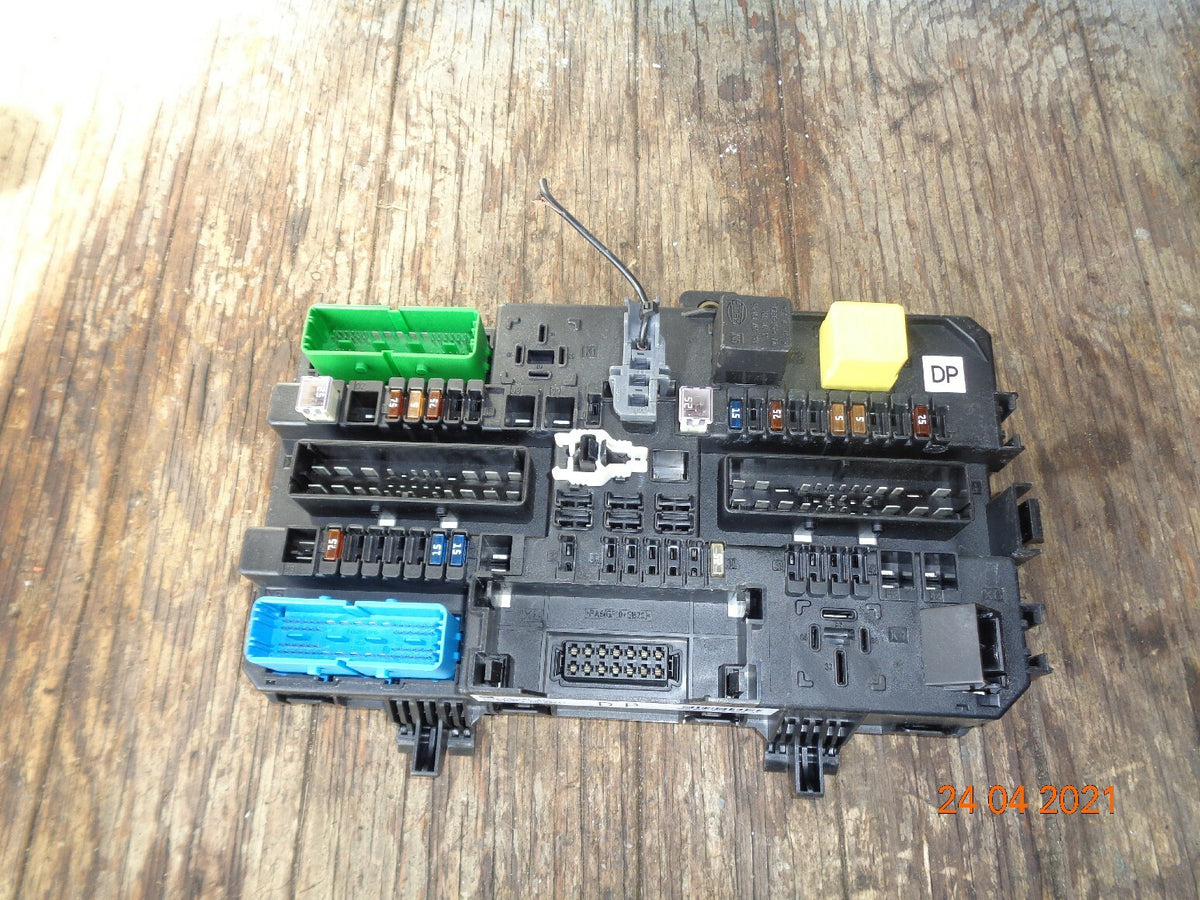 VAUXHALL ASTRA H MK5 2006 REAR BOOT FUSE RELAY BOX FUSEBOX MODULE 13181278 DP