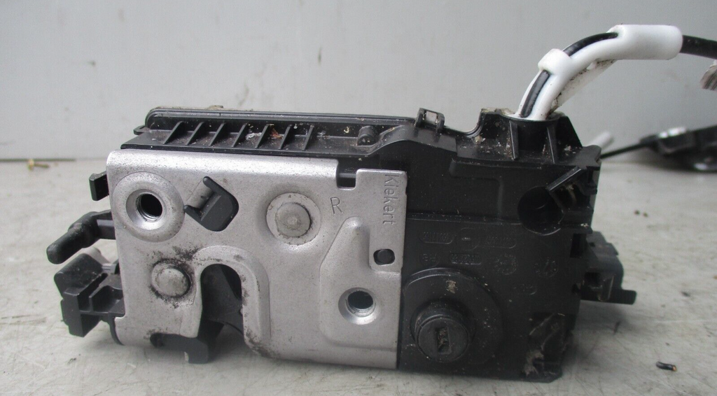 2013 PEUGEOT 208 OSR DRIVER SIDE REAR DOOR LOCK CATCH WITH HANDLE 9812501380